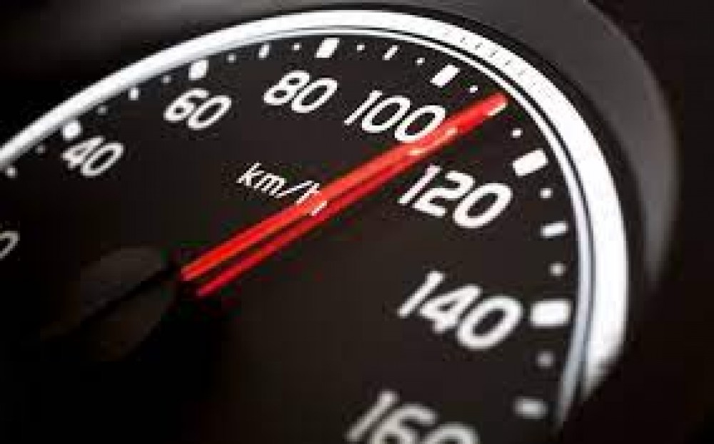 „Zbura” cu 120 Km/h prin localitate. Un șofer din Taraclia tras pe dreapta de agenții de patrulare